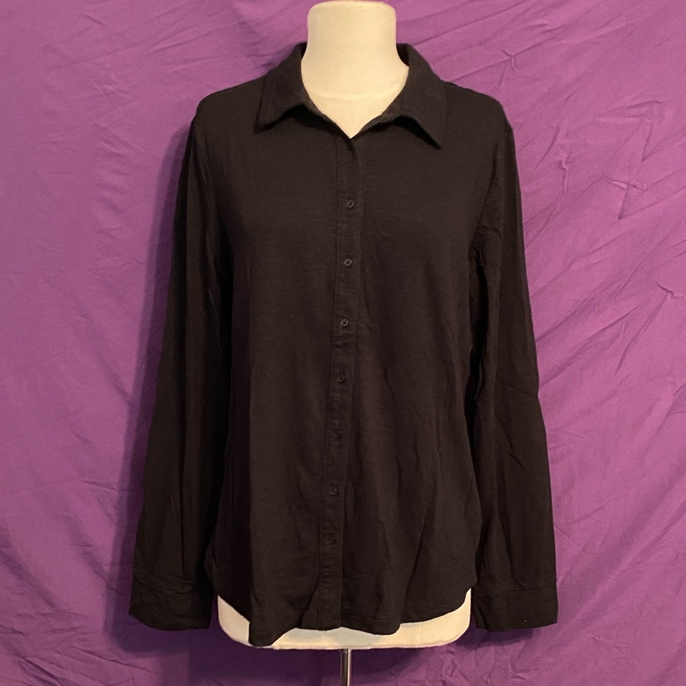 GAP Women's Black Classic Button Down Shirt. Size L.